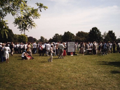 Photo of the crowd at the HCO Venus transit event in University Parks, Oxford, 2004